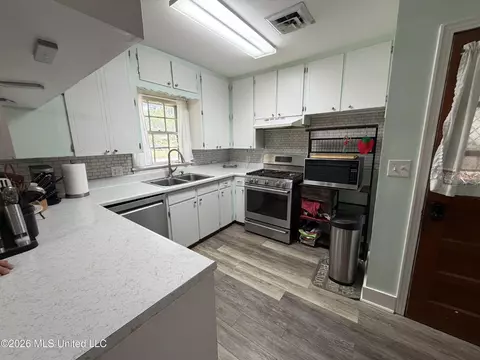 Kitchen - 323 Hightower St, Sardis, MS 38666 photo 1 of 2