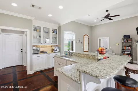 Kitchen - 447 Greenfield Ridge Cir, Brandon, MS 39042 photo 2 of 3