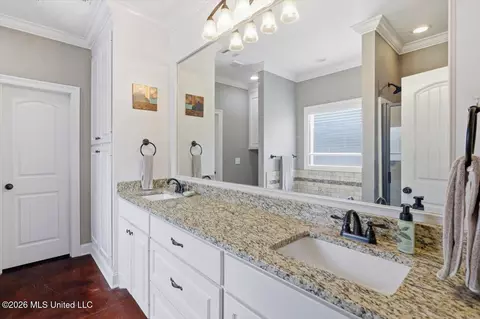 Bath - 447 Greenfield Ridge Cir, Brandon, MS 39042 photo 1 of 2