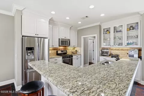 Kitchen - 447 Greenfield Ridge Cir, Brandon, MS 39042 photo 3 of 3