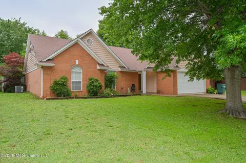 7317 Bridle Ln, Southaven, MS 38671