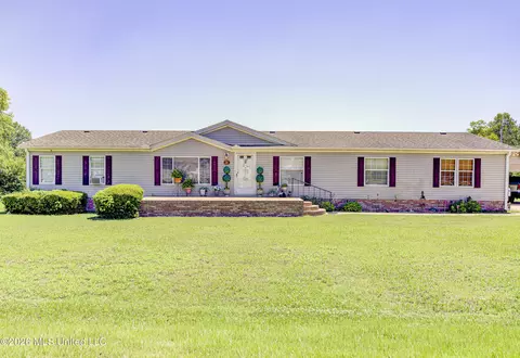 304 Grey Creek Dr, Vicksburg, MS 39183