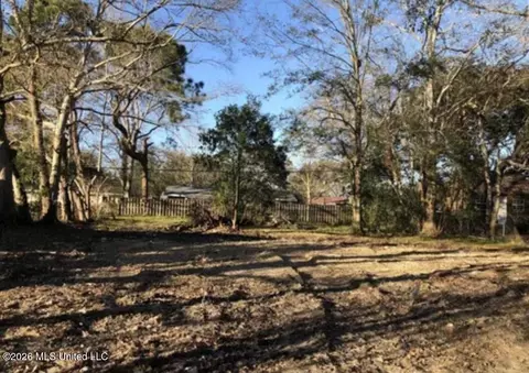 2305 Taylor Ave, Pascagoula, MS 39567