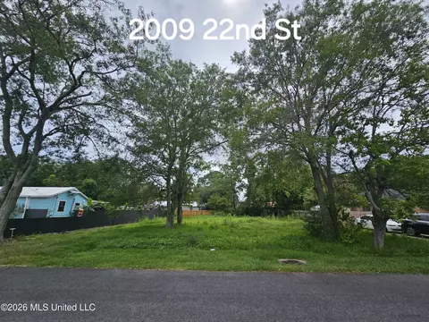 2009 22nd St, Pascagoula, MS 39581