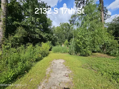 2132 S 17th St, Ocean Springs, MS 39564