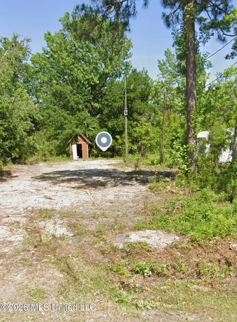 2132 S 17th St, Ocean Springs, MS 39564