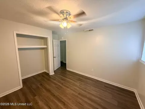 Bedroom - 939 Pine Lake Dr, Jackson, MS 39206 photo 4 of 5