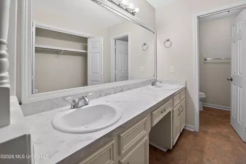 Bath - 125 Brandy Run Rd, Brandon, MS 39047 photo 2 of 4