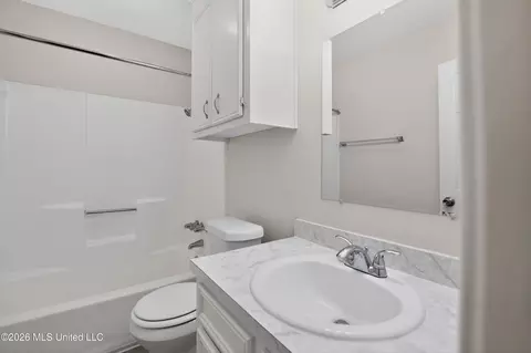 Bath - 125 Brandy Run Rd, Brandon, MS 39047 photo 3 of 4
