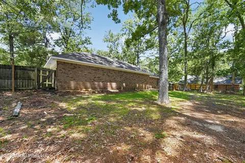Exterior - 125 Brandy Run Rd, Brandon, MS 39047 photo 4 of 6