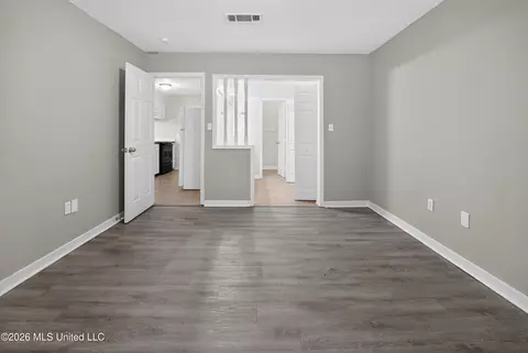 Living - 125 Brandy Run Rd, Brandon, MS 39047 photo 2 of 5