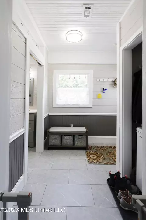 Entry Way - 723 Delaware Ave, Mccomb, MS 39648 photo 1 of 2
