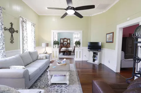 Living - 723 Delaware Ave, Mccomb, MS 39648 photo 3 of 5