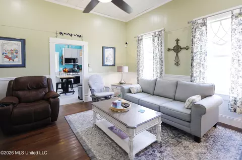 Living - 723 Delaware Ave, Mccomb, MS 39648 photo 2 of 5