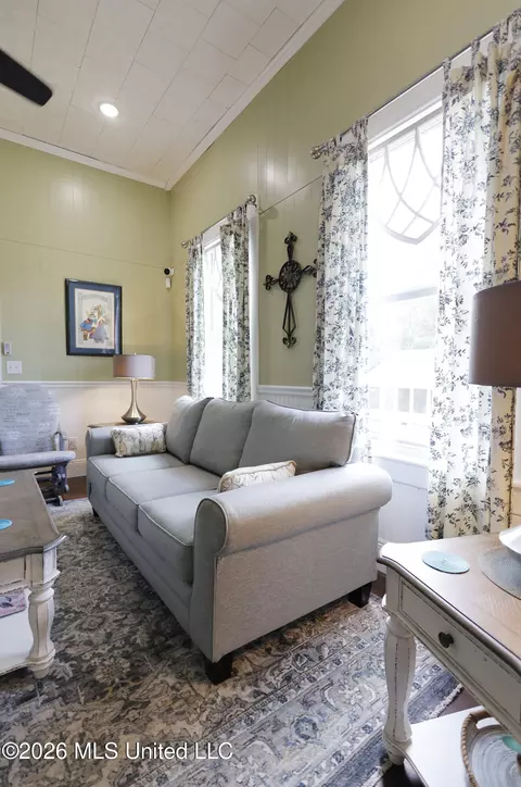 Living - 723 Delaware Ave, Mccomb, MS 39648 photo 5 of 5