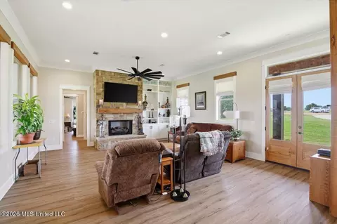 Living - 109 Hannalea Pl, Flora, MS 39071 photo 1 of 2