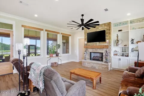 Living - 109 Hannalea Pl, Flora, MS 39071 photo 2 of 2