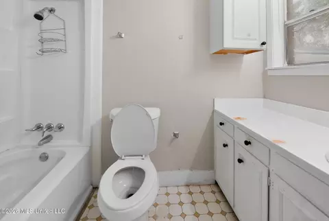 Bath - 603 Chelsea Dr, Jackson, MS 39212 photo 2 of 7