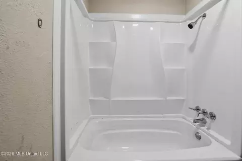 Bath - 603 Chelsea Dr, Jackson, MS 39212 photo 5 of 7