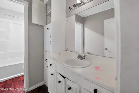 Bath - 603 Chelsea Dr, Jackson, MS 39212 photo 7 of 7