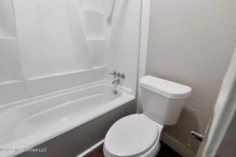 Bath - 603 Chelsea Dr, Jackson, MS 39212 photo 4 of 7
