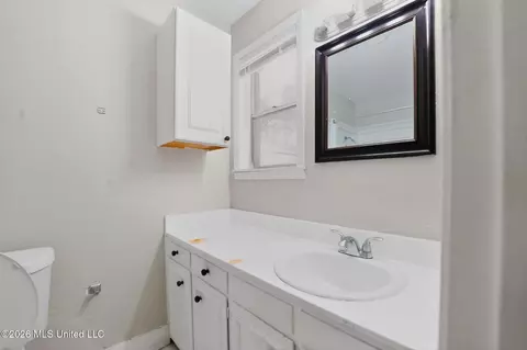 Bath - 603 Chelsea Dr, Jackson, MS 39212 photo 6 of 7