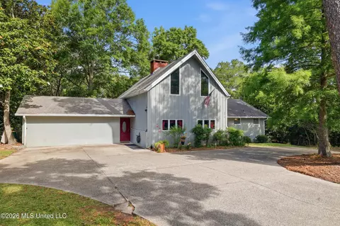6825 Shore Dr, Ocean Springs, MS 39564
