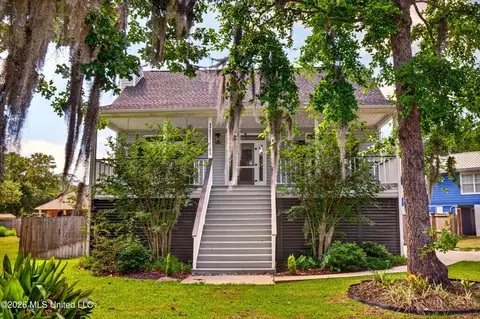 10493 Riviere Vue Dr, Biloxi, MS 39532
