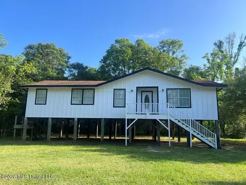 4103 Lake St, Bay Saint Louis, MS 39520