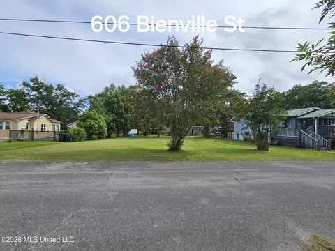 606 Bienville Ave, Pascagoula, MS 39567