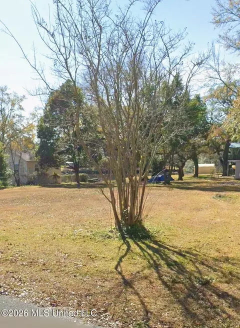 606 Bienville Ave, Pascagoula, MS 39567