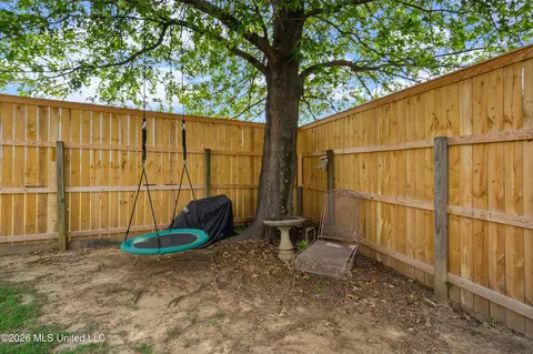 Exterior - 3111 W Beauvoir Pl, Hernando, MS 38632 photo 3 of 9