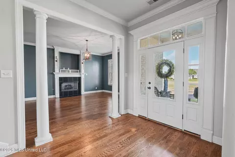 Entry Way - 3111 W Beauvoir Pl, Hernando, MS 38632 photo 1 of 4