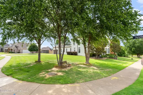 Exterior - 3111 W Beauvoir Pl, Hernando, MS 38632 photo 5 of 8