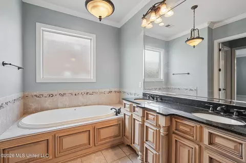 Bath - 3111 W Beauvoir Pl, Hernando, MS 38632 photo 3 of 5