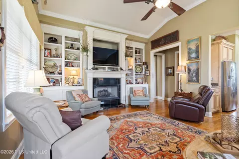 Living - 3111 W Beauvoir Pl, Hernando, MS 38632 photo 5 of 6