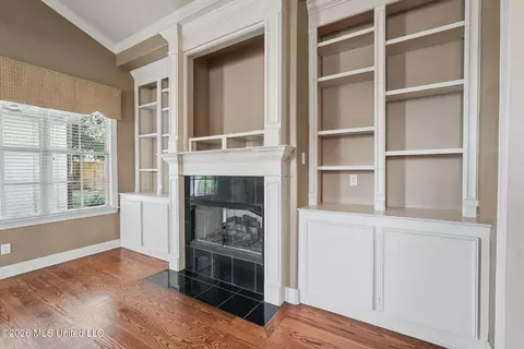 Living - 3111 W Beauvoir Pl, Hernando, MS 38632 photo 5 of 6