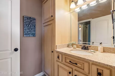 Bath - 3111 W Beauvoir Pl, Hernando, MS 38632 photo 5 of 7