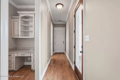 Entry Way - 3111 W Beauvoir Pl, Hernando, MS 38632 photo 2 of 4