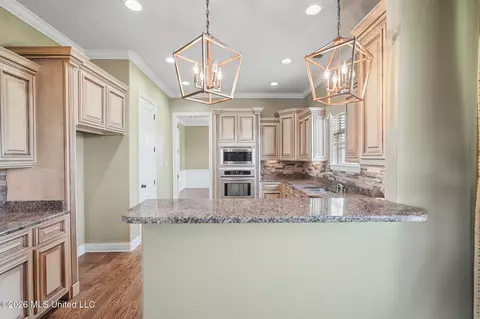 Kitchen - 3111 W Beauvoir Pl, Hernando, MS 38632 photo 2 of 4