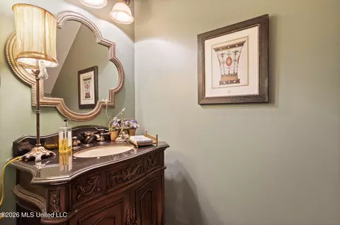 Bath - 3111 W Beauvoir Pl, Hernando, MS 38632 photo 1 of 7