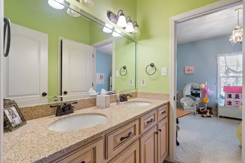 Bath - 3111 W Beauvoir Pl, Hernando, MS 38632 photo 7 of 7