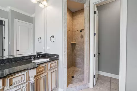Bath - 3111 W Beauvoir Pl, Hernando, MS 38632 photo 2 of 5