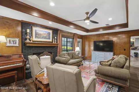 Living - 102 Michael Cv, Brandon, MS 39047 photo 1 of 3