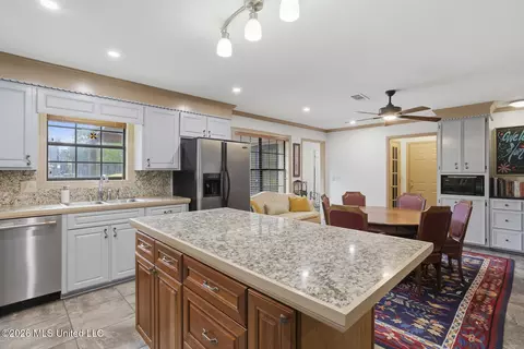 Kitchen - 102 Michael Cv, Brandon, MS 39047 photo 1 of 5