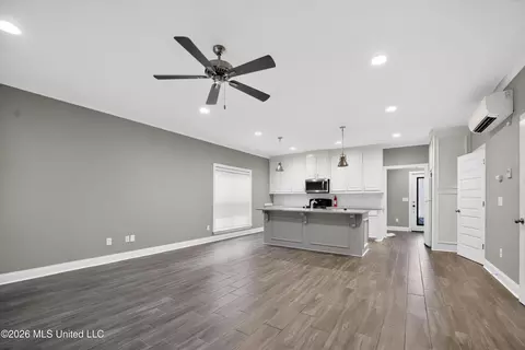 Living - 3511 N State St #11 & 13, Jackson, MS 39216 photo 5 of 7