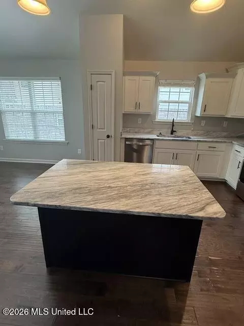 Kitchen - 3198 Magnolia Leaf Cv, Hernando, MS 38632 photo 2 of 2