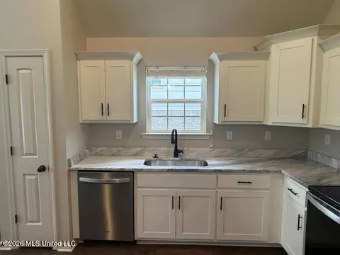 Kitchen - 3198 Magnolia Leaf Cv, Hernando, MS 38632 photo 1 of 2