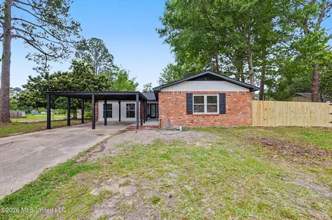 2419 Avenido Del Pinar St, Gautier, MS 39553