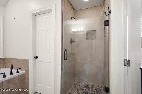 Bath - 102 Avon Cv, Madison, MS 39110 photo 2 of 3